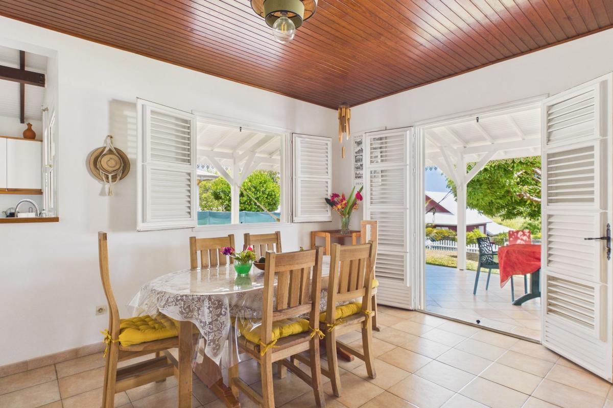 Location villa 3 chambres martinique - table à manger